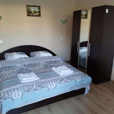 Guest Rooms Mihaylovi パヴェル・バニャ エクステリア 写真