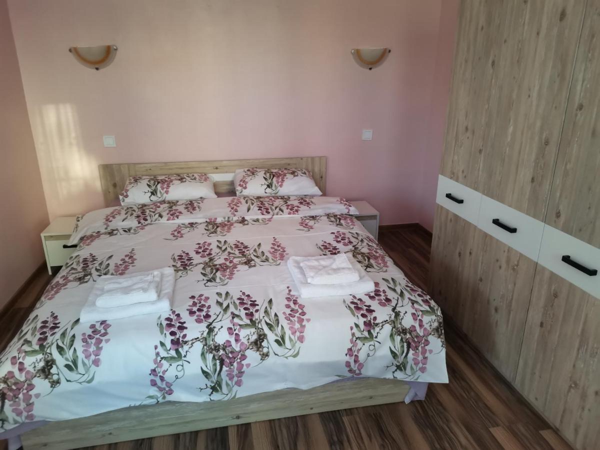 Guest Rooms Mihaylovi パヴェル・バニャ エクステリア 写真
